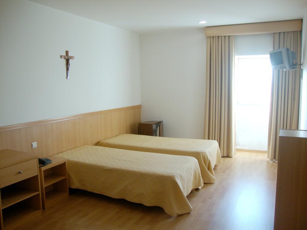 Casa De Retiros N. S. Perpetuo Socorro Otel Guimarães Oda fotoğraf