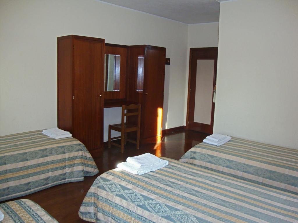 Casa De Retiros N. S. Perpetuo Socorro Otel Guimarães Oda fotoğraf