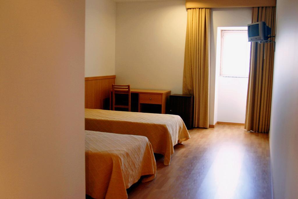 Casa De Retiros N. S. Perpetuo Socorro Otel Guimarães Dış mekan fotoğraf